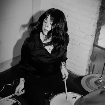 AnnieHayesBNW.JPG-sqLg